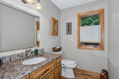 Spacious 5 bedroom, 4 bath Northwoods retreat on Stone Lake - photo 27