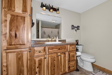 Spacious 5 bedroom, 4 bath Northwoods retreat on Stone Lake - photo 38