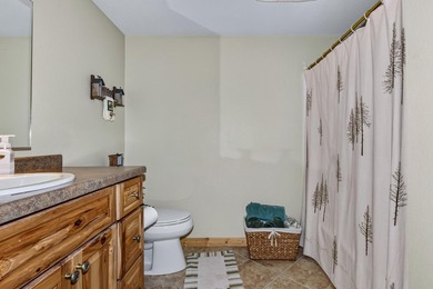 Spacious 5 bedroom, 4 bath Northwoods retreat on Stone Lake - photo 39