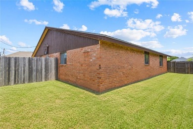 Opportunity awaits! You'll find this quaint duplex nestled away - photo 3