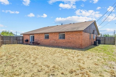 Opportunity awaits! You'll find this quaint duplex nestled away - photo 5