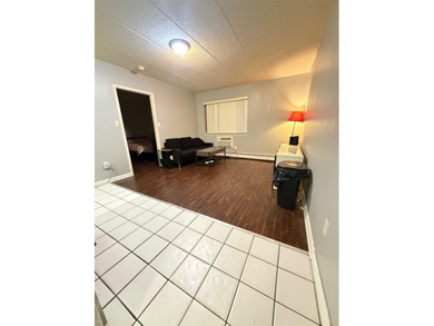 Welcome Home To This Beautiful 1 Bedroom Condo. This - photo 4