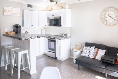Beautiful condo with an amazing ocean view located on North - photo 5