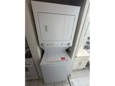 Welcome Home To This Beautiful 1 Bedroom Condo. This - photo 6