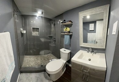Gorgeous home with many recent updates. The owners take pride in - photo 24