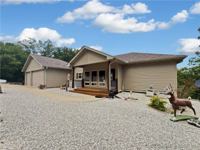 Lake Home ActiveUnderContr in Osage Beach, Missouri