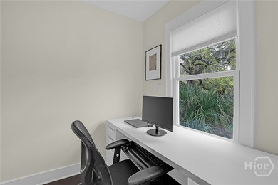 Idyllic Crawford Square frontage, an End-Unit location, modern - photo 33