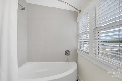 Idyllic Crawford Square frontage, an End-Unit location, modern - photo 42