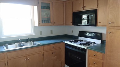 Nice cape cod style cottage with 105 feet of Corp frontage - photo 5