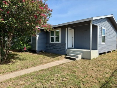 Move-in ready and offering flexible financing options! This - photo 1