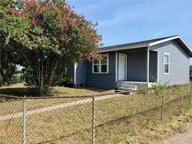 Move-in ready and offering flexible financing options! This - photo 2