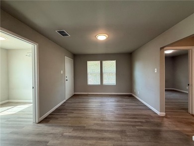 Move-in ready and offering flexible financing options! This - photo 4