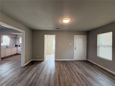 Move-in ready and offering flexible financing options! This - photo 5