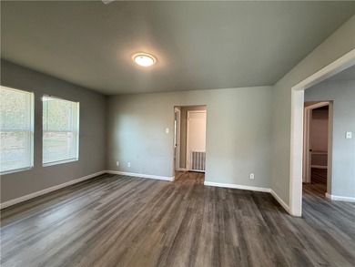Move-in ready and offering flexible financing options! This - photo 6