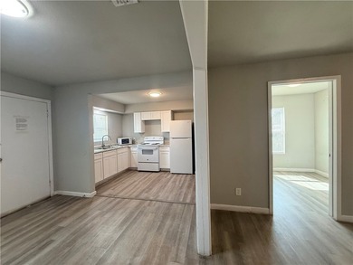 Move-in ready and offering flexible financing options! This - photo 7