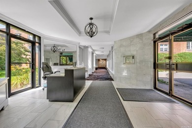 MOTIVATED SELLER! Spacious Junior 4 Coop Garden Apt in - photo 2