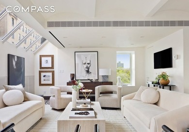 Bright, three bedroom, three and a half bathroom luxury - photo 2