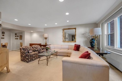 MOTIVATED SELLER! Spacious Junior 4 Coop Garden Apt in - photo 5