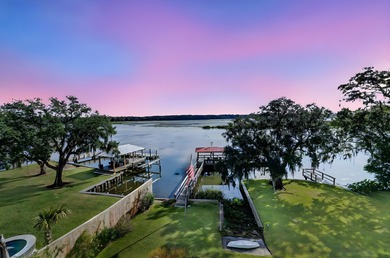 Welcome to unparalleled waterfront luxury! This stunning