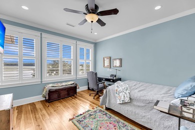 Welcome to unparalleled waterfront luxury! This stunning