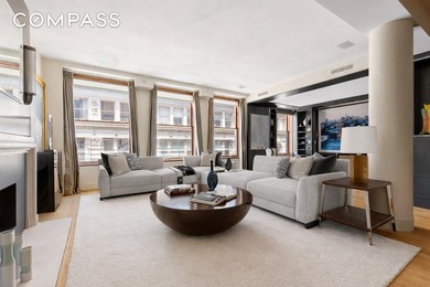 This exquisite triple-mint residence enjoys a semi-private - photo 2