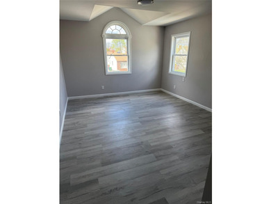 Fully renovated house includes new kitchen, bathrooms and all - photo 11