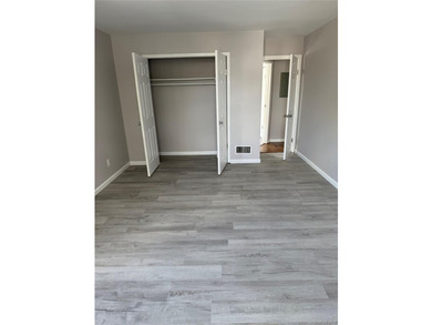 Fully renovated house includes new kitchen, bathrooms and all - photo 12