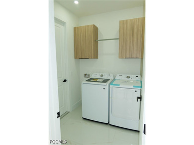 Welcome to this beautifully upgraded 3-bedroom, 2-bath home - photo 13