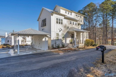 Lake Home For Sale in Guntersville, Alabama