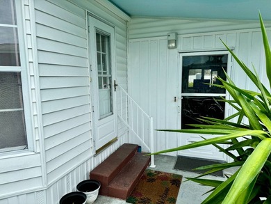 This Beautiful, Updated, Move in Ready 1985 Double Wide Home - photo 45