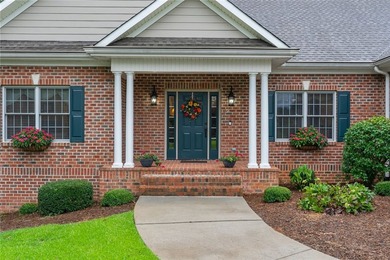 A spacious Lake Keowee interior home with included boat slip - photo 1