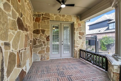 Experience resort-style living in the prestigious Castle Hills - photo 4