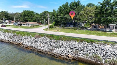 Incredible opportunity across from the Choctawhatchee Bay! This - photo 2