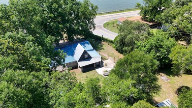 Incredible opportunity across from the Choctawhatchee Bay! This - photo 7
