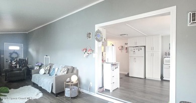 Move right into this charming 1-bedroom, 1-bath manufactured - photo 2