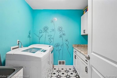 WELCOME HOME !! Fabulous Modern & Easy to Maintain 3 Bedroom 2 - photo 18