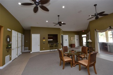 Beautiful 2 Bed 2 Ba completely lake front condo on the second - photo 37