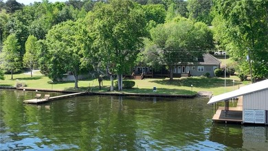 Embrace the beauty of lakeside living in this magnificent home - photo 8