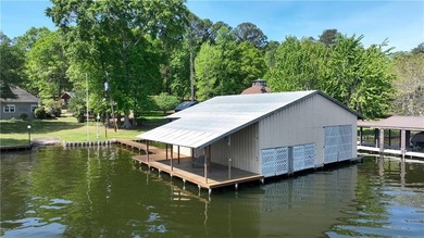 Embrace the beauty of lakeside living in this magnificent home - photo 10