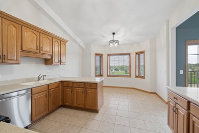Check out this nearly 2,000 sq foot penthouse condo available in - photo 11