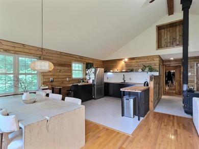 Fantastic log-sided year-round cottage tucked away on 24 private - photo 12