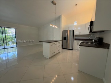 Beautiful and fully upgraded 2-bedroom, 2-bath unit located in - photo 13