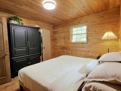 Fantastic log-sided year-round cottage tucked away on 24 private - photo 16