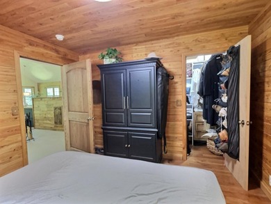 Fantastic log-sided year-round cottage tucked away on 24 private - photo 17