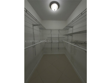Beautiful and fully upgraded 2-bedroom, 2-bath unit located in - photo 19
