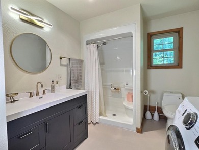 Fantastic log-sided year-round cottage tucked away on 24 private - photo 20