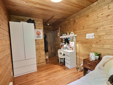 Fantastic log-sided year-round cottage tucked away on 24 private - photo 22