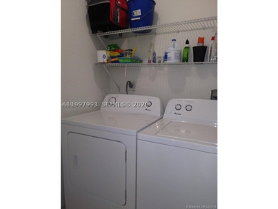 Beautiful and fully upgraded 2-bedroom, 2-bath unit located in - photo 33