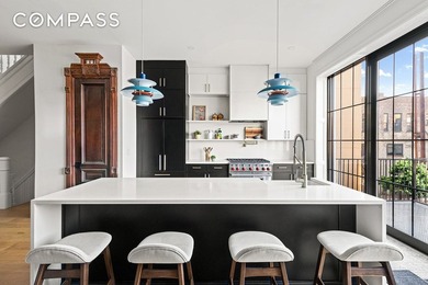 Presenting an incredibly rare offering in vibrant Bushwick - photo 7