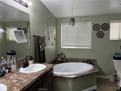 Gorgeous 4 Bedrooms, 2 Baths built in 2018, great open floor - photo 20